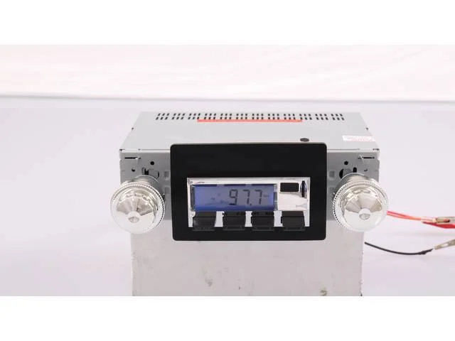 Radio, AM/FM W/ Front Auxiliary Input (for Ipod, MP3 player, satellite radio), 200 Watt (4 x 50 watt), chrome faceplate, features LCD display w/ blue illumination, 6 AM / 6 FM presets, manual up / down tuning, seek / auto scan, 4-way fader control for fro