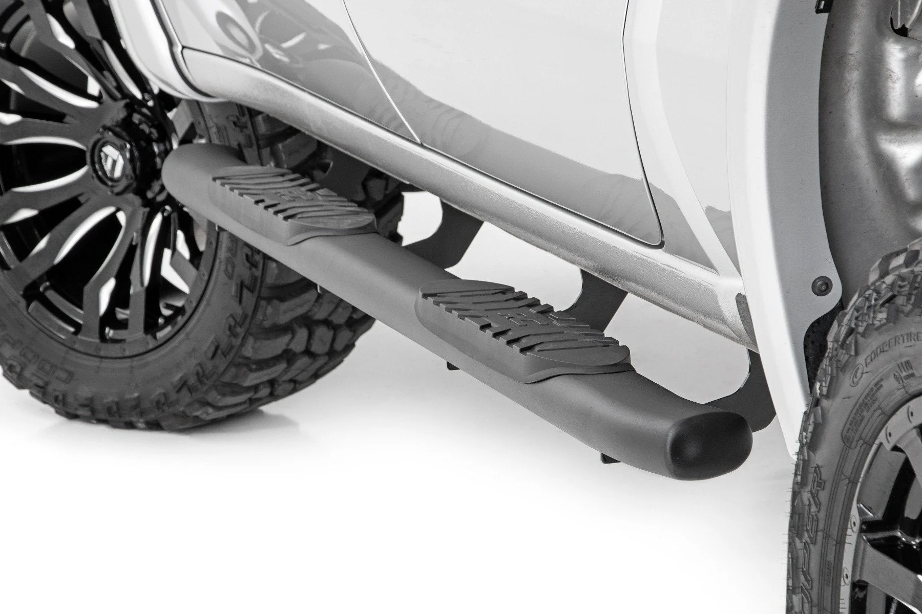 Oval Nerf Step | Crew Cab | Def Tank | Chevy/GMC 1500/2500HD/3500HD | 2009-2022 | Rough Country | 21002